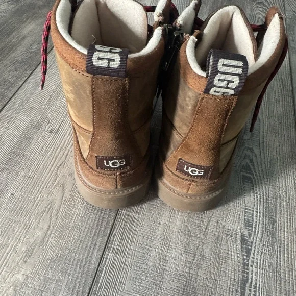 Ugg Brown Lace-Up Boots leather and suede winter boots in excellent condition - Picture 3 of 3